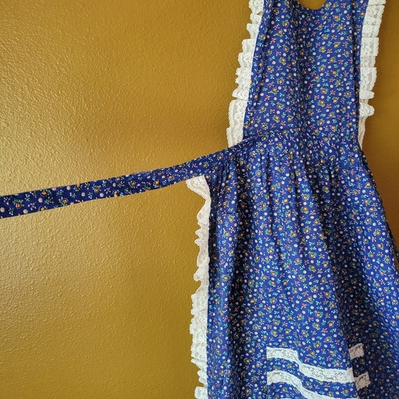 Homemade Floral Apron - Picture 5 of 7